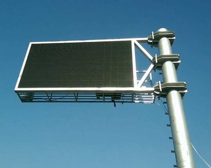 LED屏幕在车联网和智能交通中的应用